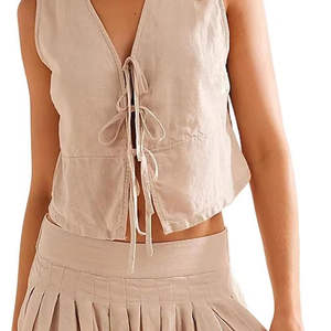 Ensemble 2 pièces en lin pour femme, très tendance : débardeur col en V et jupe courte plissée, motif uni, en tissu tricoté - Product Image 3