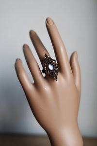 Anillo de Macramé con Amatista Hecho a Mano - Joyería Curativa de Cristal Morado Natural con Certificación IGI |   CREACIONES HARI OM - Product Image 2