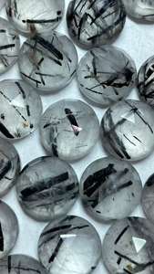 จัดส่งรวดเร็ว ขายส่งพลอยรูไทล์สีดำธรรมชาติทรงโรสคัท รูปทรงกลม สำหรับงานออกแบบและผลิตเครื่องประดับสไตล์โบฮีเมียน - Product Image 2