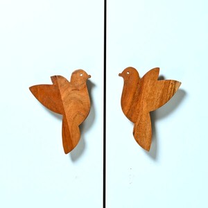 Poignées et poignées de tirage décoratives en bois d'acacia pour enfants, en forme d'oiseau, pour portes, armoires et commodes, vente en gros - Product Image 1