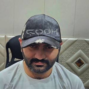 Gorra de Béisbol Hecha a Mano de Piel de Vaca con Pelo Blanco y Negro - Product Image 3