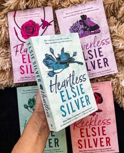 Set de 5 Libros: Powerless, Powerful, Reckless, Fearless, Hopeless. Fantasía, Romance. Alta Calidad. Tapa Blanda para Adultos. - Product Image 2