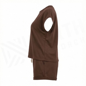 Ensemble 2 pièces tricoté marron uni pour femme : haut à col rond et manches courtes coupe ample et short décontracté au-dessus du genou pour la maison - Product Image 3
