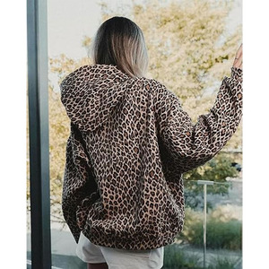 Sudadera con Capucha con Estampado de Guepardo, Sudadera con Capucha Vintage con Estampado de Leopardo, Sudadera Estética, Sudadera con Capucha Moderna con Estampado Gráfico - Product Image 5