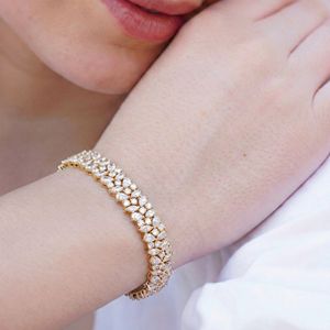 Brazalete Ancho de Diamantes de Lujo Clásico en Oro, Elaborado en Plata de Ley con un Diseño Elegante y Brillante, Regalo de Boda para Mujer - Product Image 1