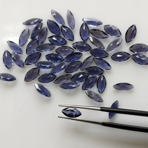 อเมทิสต์ธรรมชาติ 8x4 มม. ทรงมาร์คีส์เจียระไน สีม่วง คุณภาพดีที่สุด พลอยเม็ดเดี่ยว เอฟเฟกต์เพลโอโครอิก สำหรับทำเครื่องประดับ สีแดง - Product Image 1