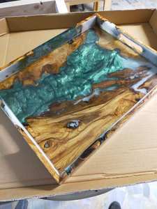 Bandeja de Servir de Resina Epoxi Teal Ocean River, Bandeja Decorativa de Madera con Bordes Naturales Hecha a Mano con Asas - Product Image 4