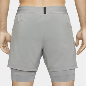กางเกงขาสั้นออกกำลังกายผู้ชายแบบ 2 in 1 น้ำหนักเบา สำหรับวิ่งและฟิตเนส สั่งซื้อจำนวนมาก รับผลิตแบบ OEM ODM จากโรงงาน - Product Image 3