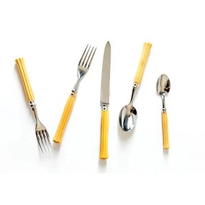 Juego de 5 cubiertos de acero inoxidable con mango color púrpura, cuchara, cuchillo y tenedor, para uso en la mesa de cocina, con acabado plateado. - Product Image 2