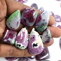 Lot en gros de 100% de pierres précieuses en zoïsite rubis naturelles, cabochon, pierres précieuses en quartz faites à la main, pierres précieuses en vrac à prix compétitif, cristal de rubis
