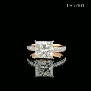 แหวนหมั้นเพชรทรงปรินเซสคัท ทองคำขาว 14K สำหรับผู้หญิง รับรองโดย IGI สไตล์คลาสสิก ประดับเพชรด้านข้าง - Product Image 1