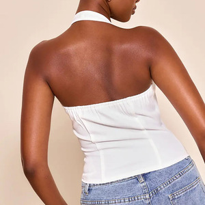 Top corsé moldeador blanco personalizado para mujer con cuello halter, cremallera frontal, sin mangas y bajo asimétrico, estilo casual y a la moda. - Product Image 4