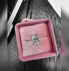 Anillo de Diamante Ovalado de Lujo Cultivado en Laboratorio en Plata de Ley 925 para Mujer, Perfecto para Regalo de Compromiso, Boda y Aniversario - Product Image 2