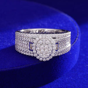 Bague large en argent sterling 925 avec diamant de laboratoire de qualité supérieure et grand emblème rond pour les acheteurs en gros - Product Image 1