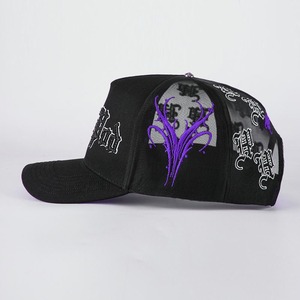Casquette Trucker en Maille Noire avec Logo Brodé Violet Style Urbain Réglable Unisexe 6 Panneaux pour Tenue Décontractée - Product Image 1