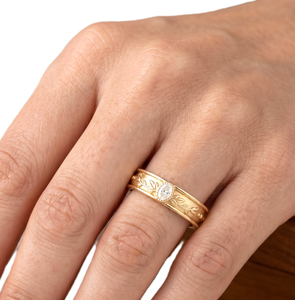 Bague vintage ovale gravée avec diamant de laboratoire, en or massif 14 carats, motif feuille fait main, alliance de mariage minimaliste empilable, bague de promesse - Product Image 6