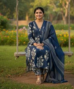 NOUVELLE ARRIVÉE : Ensemble Kurti et Dupatta en Rayonne avec Tissage Effet Miroir, Vêtement Ethnique Multicolore pour Tenue de Fête, Prix de Gros - Product Image 3