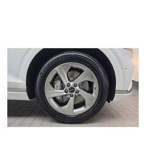 Genesis GV70 2024 2.5T Essence AWD 8216 km Boîte de vitesses automatique Sièges en cuir Volant à gauche avec caméra arrière - Product Image 5