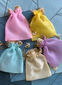 Pochette en organza de qualité supérieure avec poignées perlées et fermeture à cordon, élégantes pochettes cadeaux transparentes pour mariage - Product Image 4