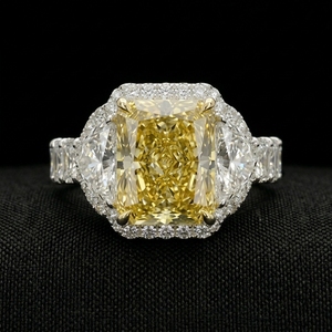 Bague de Fiançailles et de Mariage Classique en Or Blanc 8K avec Diamant Taille Radiant, Sertissage Canal, Certifiée IGI, Style Luxe, Anniversaire - Product Image 4