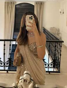 Fertig konfektionierter Lehenga Saree aus Faux-Georgette mit Faden- und Paillettenverzierung, mit ausgefallener Latkan-Bordüre und Choli - Product Image 2