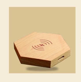 Chargeur sans fil en bambou, design hexagonal, support de charge portable pour téléphone portable, cadeau d'entreprise - Product Image 2