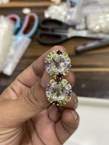 Ensemble collier et boucles d'oreilles en argent multi-pierres naturelles, argent sterling 92,5, améthyste verte, grenat, péridot, topaze bleue, améthyste violette - Product Image 2