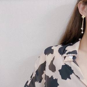 Offre Spéciale Boucles d'Oreilles Longues à Pendentif Trèfle à Quatre Feuilles Plaqué Or 4-7 Perles d'Eau Douce Aiguilles d'Oreilles en Argent S925 Design Fin à Pendentif - Product Image 4