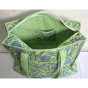 Sac fourre-tout en coton fleuri fait main en Inde, sac à bandoulière matelassé, sac de shopping bohème pour femmes - Product Image 3