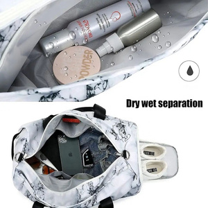 Sac de sport unisexe imperméable à motif marbré avec boucle métallique et fermeture éclair SBS, sac de voyage et de sport, personnalisable OEM, vente en gros - Product Image 3