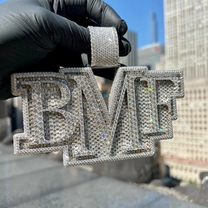 Colgante Personalizado BMF con Nombre/Número, con Incrustaciones de Moissanita de Corte Baguette, Estilo Hip Hop de Lujo, en Plata de Ley 925 Chapada en Oro de 18K - Product Image 1