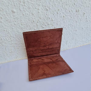 Portefeuille mince et décontracté à deux volets pour hommes avec blocage RFID en cuir PU de qualité supérieure avec motif personnalisé Porte-cartes de crédit marron - Product Image 1