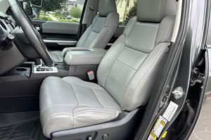 มินท์ 2016 ทูนดรา ลิมิเต็ด ครีวแม็กซ์ 4x4 - Product Image 5