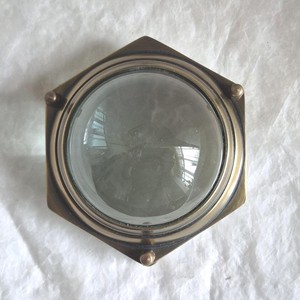Loupe de bureau hexagonale en laiton et verre, loupe vintage en forme de dôme pour la lecture, le bureau et la décoration - Product Image 4