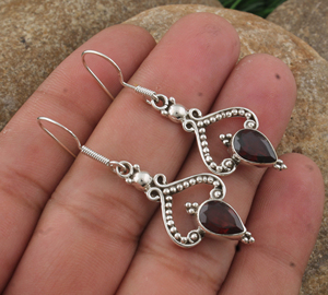 Boucles d'oreilles pendantes en grenat rouge naturel, argent sterling 925, faites à la main, pierre précieuse rouge foncé, bijoux de luxe pour les fêtes, cadeau pour elle - Product Image 2