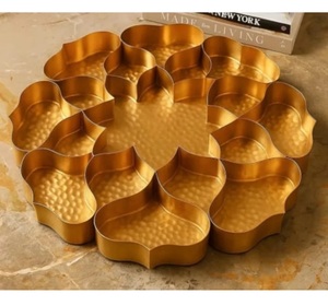Supports de bougies chauffe-plat en fer doré faits à la main, design tendance, décoratifs pour Diwali, motif lotus, en métal, Urli floral - Product Image 3