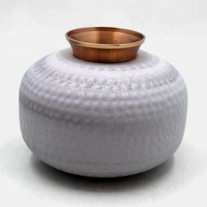 Jarrón Decorativo Moderno para Mesa, Hecho a Mano, de Metal, Elegante, de Aluminio y Hierro con Recubrimiento de Cobre, para Venta al por Mayor - Product Image 1