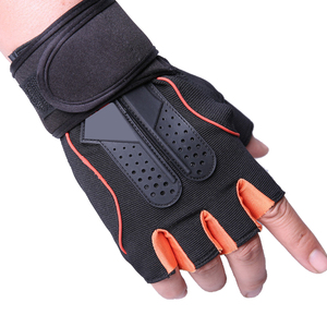 Gants de musculation avec couches de confort et sangle réglable pour la protection musculaire en salle de sport - Product Image 1