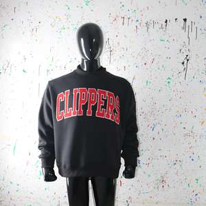 Sudadera CLIPPERS BLACK con cuello alto, 100% roja, con apliques bordados, cuello ancho, hilos finos. - Product Image 6