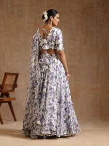 Lehenga Choli à imprimé floral blanc avec motif de fleurs violettes et dupatta |   Tenue Traditionnelle Ethnique Festive pour Mariage et Soirée - Product Image 3