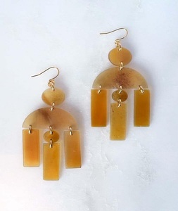 Pendientes de Cuerno de Búfalo Natural Premium, Hechos a Mano, Pulidos y Tallados, Ecológicos, con Forma Natural y Temática Animal, F S International - Product Image 4