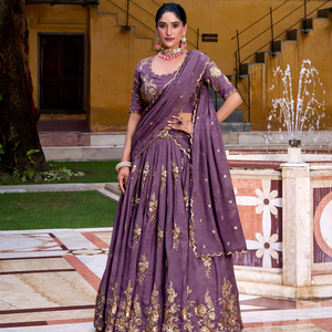 Ensemble Lehenga Lavender Crush avec broderies de sequins et de fils – Lehenga cousu avec blouse non cousue et dupatta - Product Image 1
