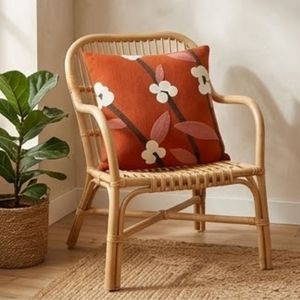 Nouvelle Housse de Coussin Carrée Moderne Brodé Tendance avec Motif Végétal Rouge et Blanc pour la Décoration Intérieure – Vente en Gros - Product Image 3