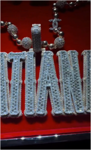 จี้ฮิปฮอปแบบกำหนดเองสำหรับผู้ชาย ประดับเพชรโมอิสซาไนต์ VVS เงินแท้ 925 ชุบทองคำ  รูปตัวอักษร ตัวเลข ชื่อ หรือโลโก้ สำหรับงานปาร์ตี้ - Product Image 2