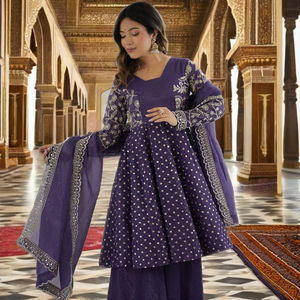 ชุดอนาร์กาลีปักลายพร้อมใส่สำหรับผู้หญิงในเทศกาลต่างๆ - Product Image 3