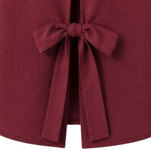 Camisa Corta Bordada Color Borgoña Personalizada para Mujer, Blusa Casual de Verano con Botones y Manga Corta, Top de Moda con Logotipo Personalizado en Mezcla de Lino - Product Image 6