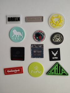 Patch en silicone souple personnalisé, logo en caoutchouc 3D en relief, badge auto-adhésif, thermocollant pour vêtements, chaussures, sacs, chapeaux - Product Image 5