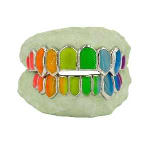 กริลล์ฟันเคลือบสีรุ้งประดับเพชรโมอิสซาไนต์แท้ สไตล์ฮิปฮอป  แบบสั่งทำพิเศษสำหรับฟัน  เครื่องประดับฟัน - Product Image 1