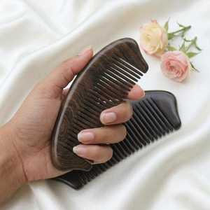 Peine de Madera Natural Duradero para Bigote y Cabello, Antiestático, Accesorio de Lujo Hecho a Mano, Dientes Anchos, Artesanía Atemporal - Product Image 2