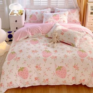 Set Copripiumino 3 Pezzi con Stampa a Pois Fragola per Arredamento Camera da Letto, Copripiumino in Microfibra Misura Full, Idea Regalo - Product Image 1